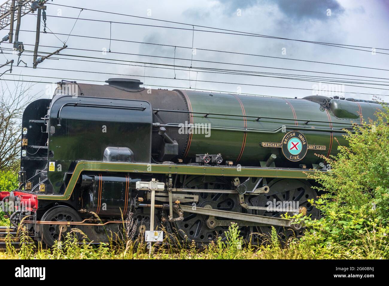 Dampflokomotive die British India Line auf der West Coast Main Line in Richtung Süden auf einer Positioniermaschine Bewegung gesehen. Stockfoto