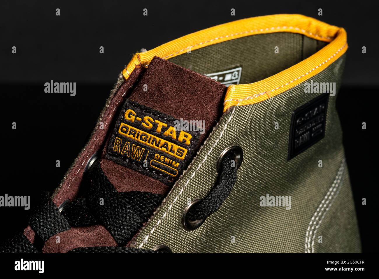 G-Star Raw Herren Casual Shoes Labeldetails auf Schwarz Stockfoto