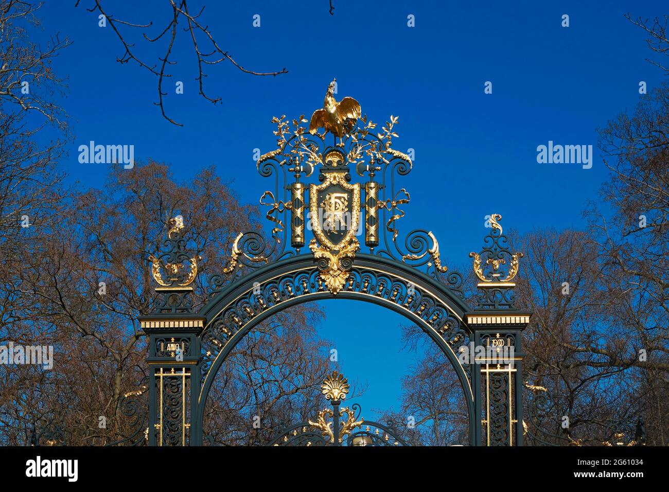 Frankreich, Paris, Eingang zum Elysee-Palast-Garten, das Hahn-Tor im Jugendstil, Architekt Adrien Chancel (1853-1901) Stockfoto