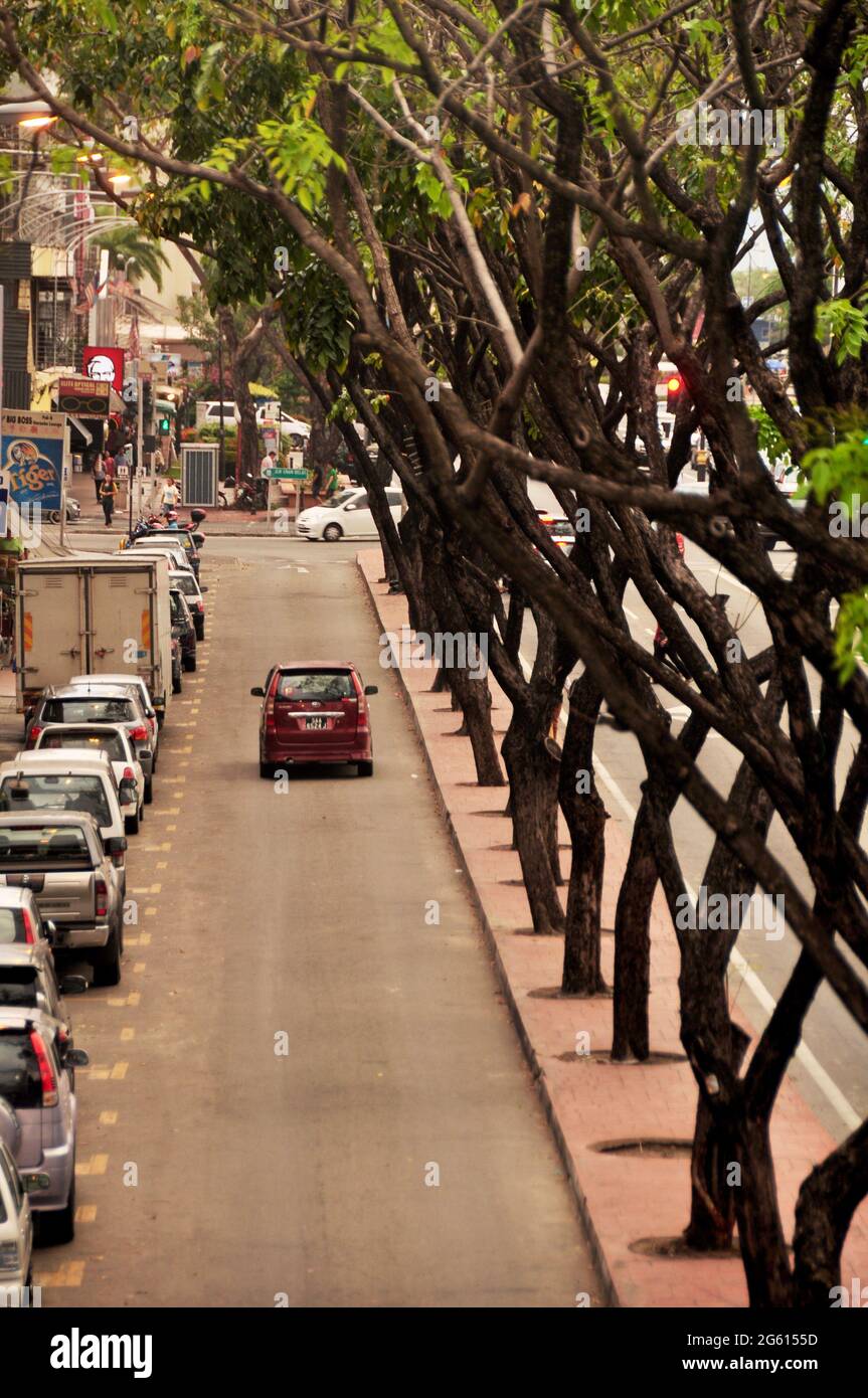 Auf der Roxas Boulevard Road in Mayni können Sie das Stadtbild der Landschaft und den Lebensstil der filipino und ausländischer Reisender betrachten Stockfoto