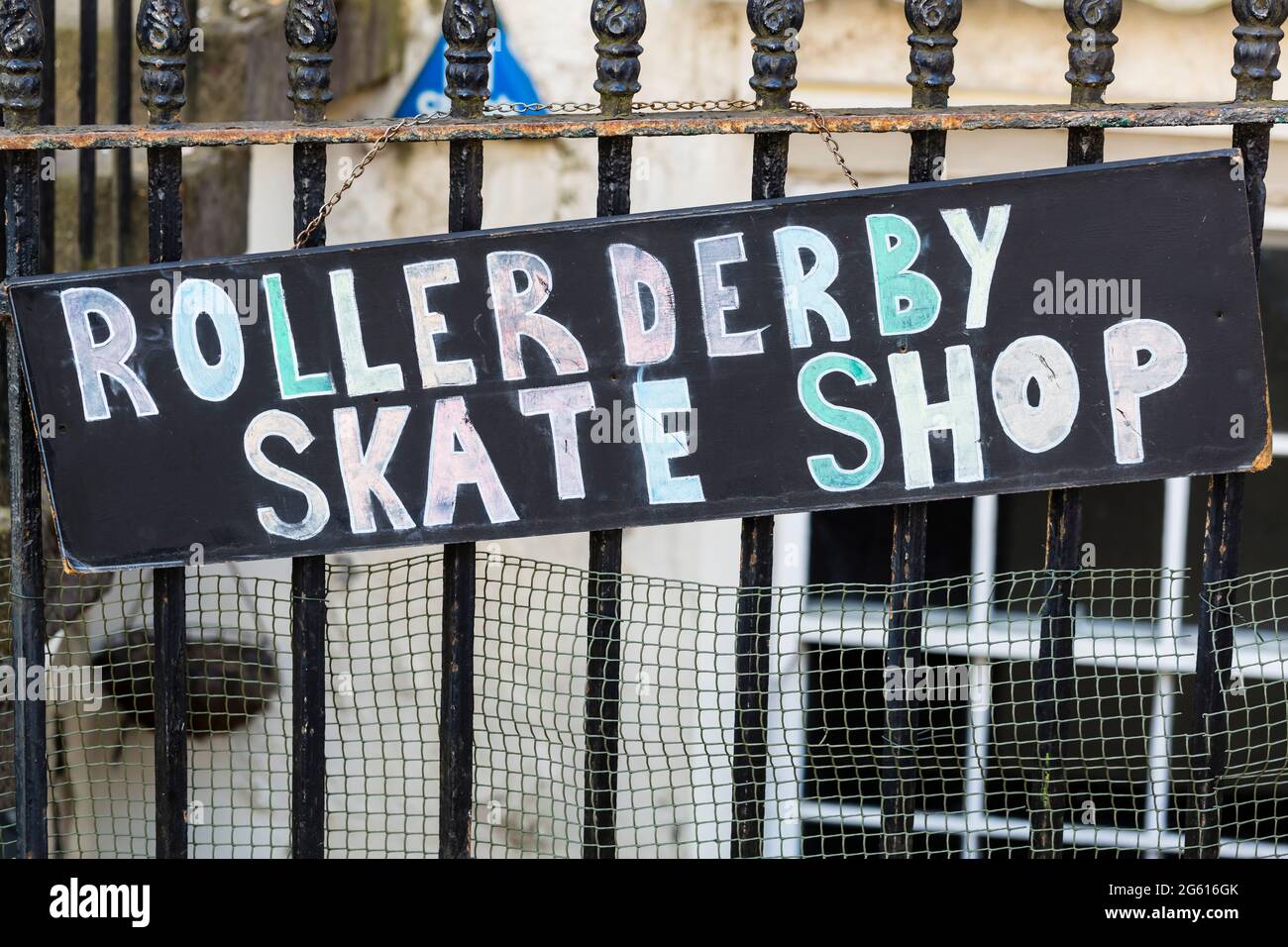 Roller derby skate shop Fotos und Bildmaterial in hoher Auflösung Alamy