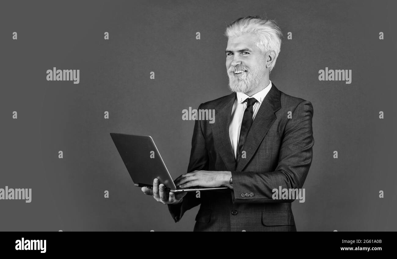 Fernbedienung. Online-Service zur Produktivitätsverfolgung. Manager, der mit dem Computer arbeitet. Erfolgreiches Geschäft. Business Notebook Büro. Internet Stockfoto