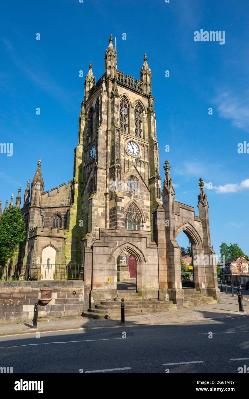 St Mary's Church Stockport, Greater Manchester, England. Die älteste Kirche von Stockport befindet sich am historischen Marktplatz. Stockfoto
