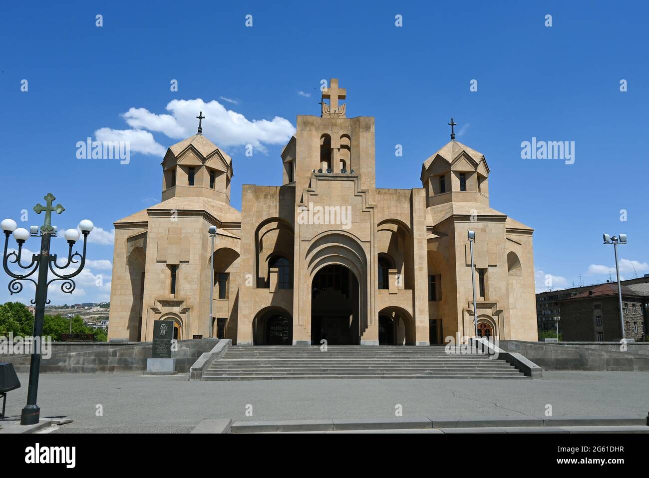 Vorderansicht der Kathedrale des heiligen Gregor des Erleuchters in Jerewan, Armenien Stockfoto