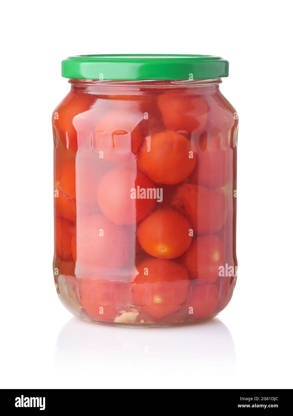 Vorderansicht von Kirschtomaten aus der Dose in einem Glas, isoliert auf Weiß Stockfoto