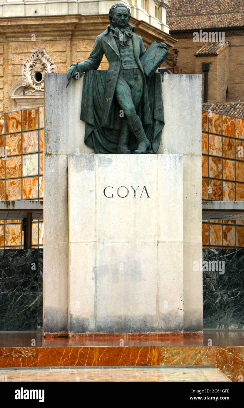 Bronzeskulptur des berühmten spanischen Künstlers Francisco José de Goya y Lucientes in Pilar plaza Zaragoza Aragon Spanien Stockfoto