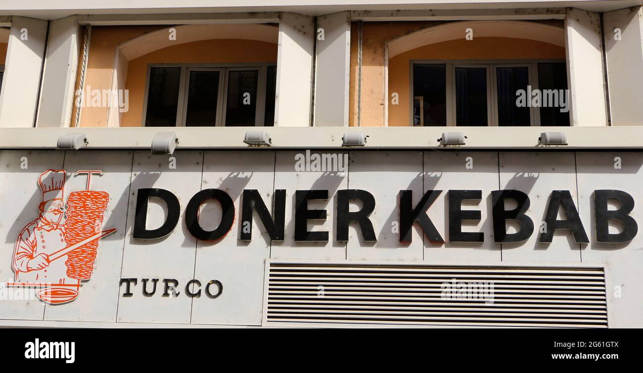 Döner Kebab Turco unterzeichnet über ein Restaurant zum Mitnehmen im Stadtzentrum von Zaragoza, Aragon, Spanien Stockfoto