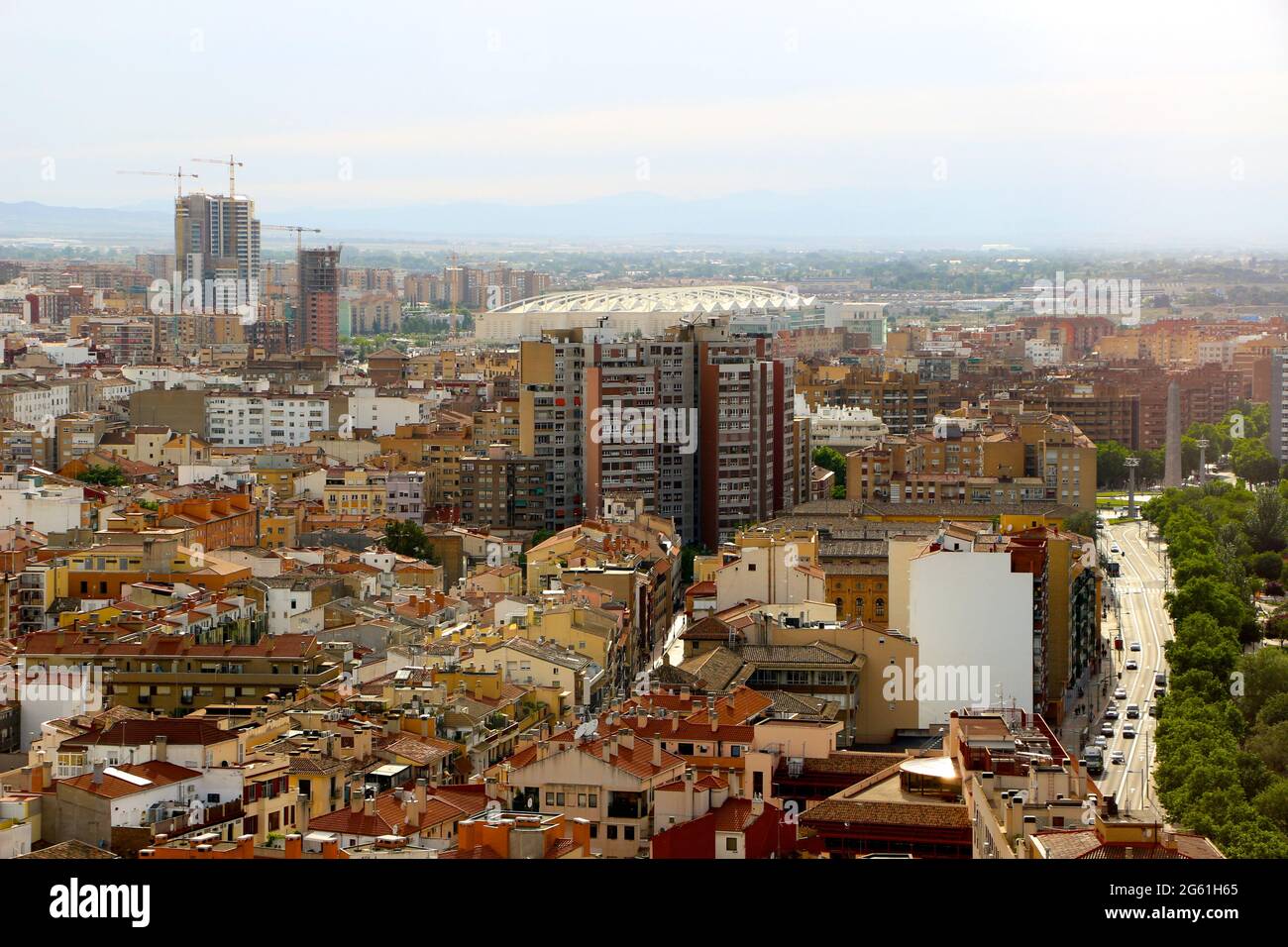 Blick von der Stadt von der Spitze eines der Türme der Basilika unserer Lieben Frau von Säule mit La Romareda Fußballstadion Zaragoza Aragon Spanien Stockfoto