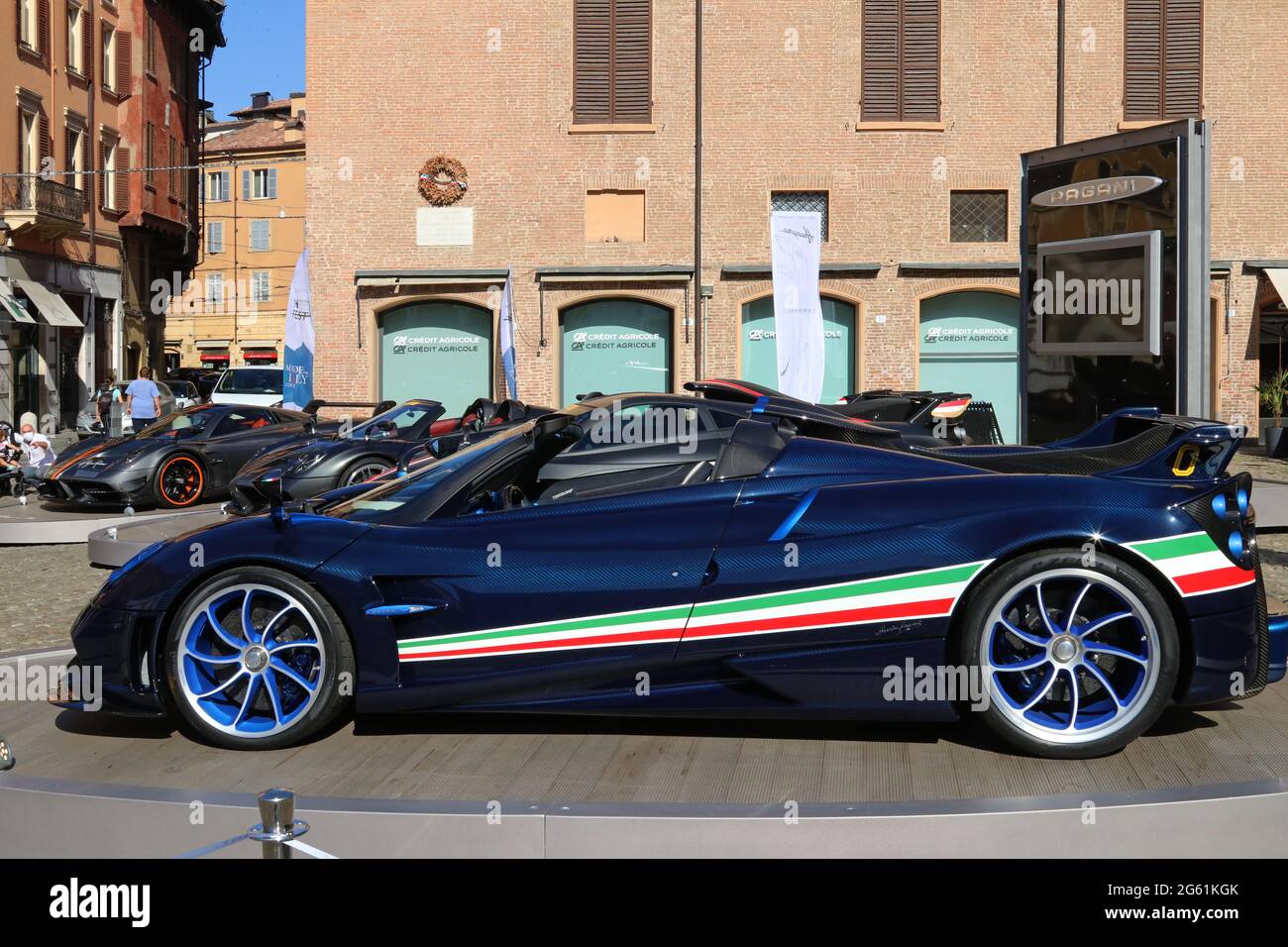 MODENA, ITALIEN, 1. Juli 2021 - Motor Valley Fest Ausstellung, Pagani Huayra Tricolore Super Auto Stockfoto