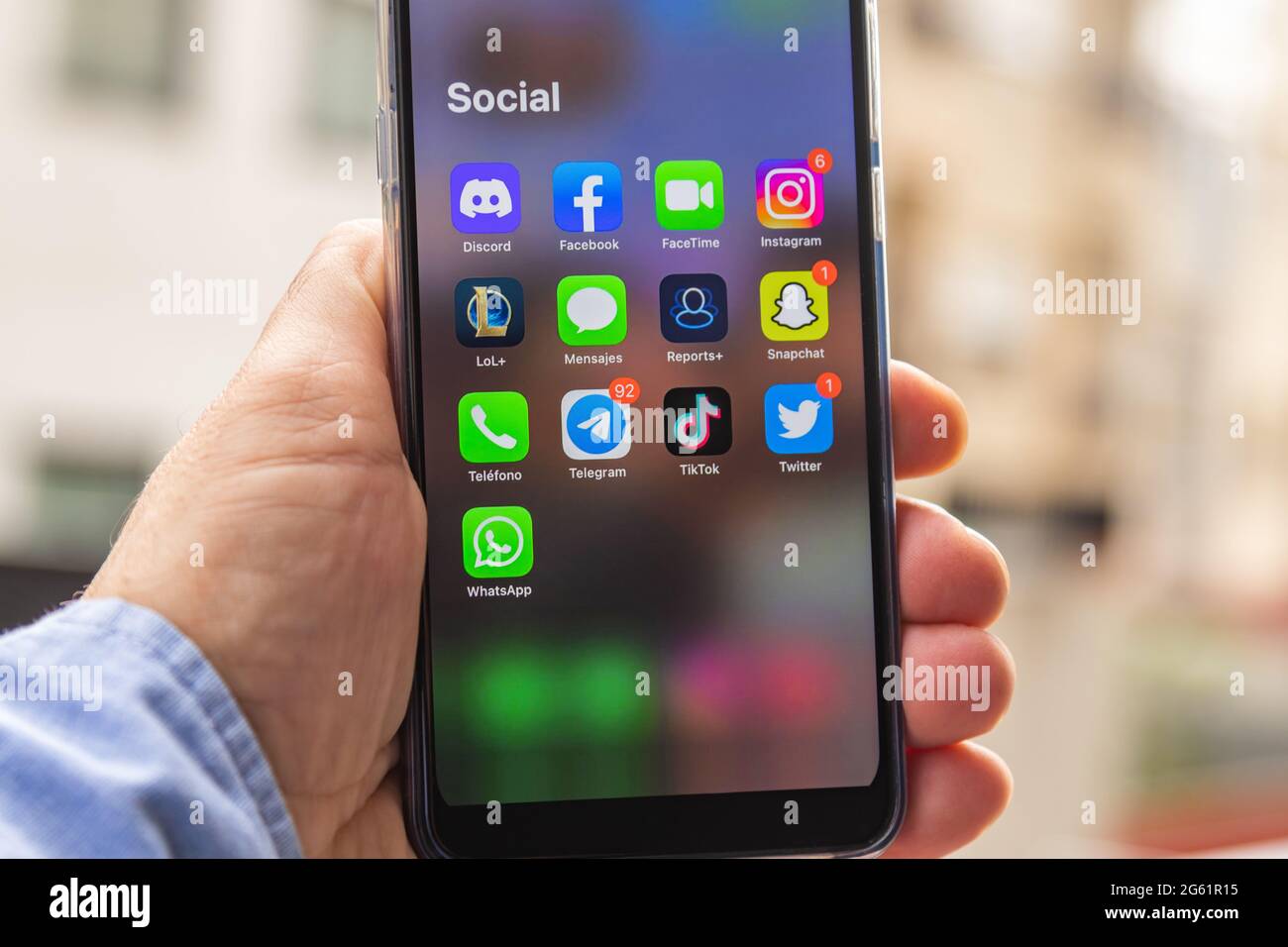 Galicien, Spanien - 31. Mai 2021: Group Applications-Taste auf dem Smartphone Stockfoto