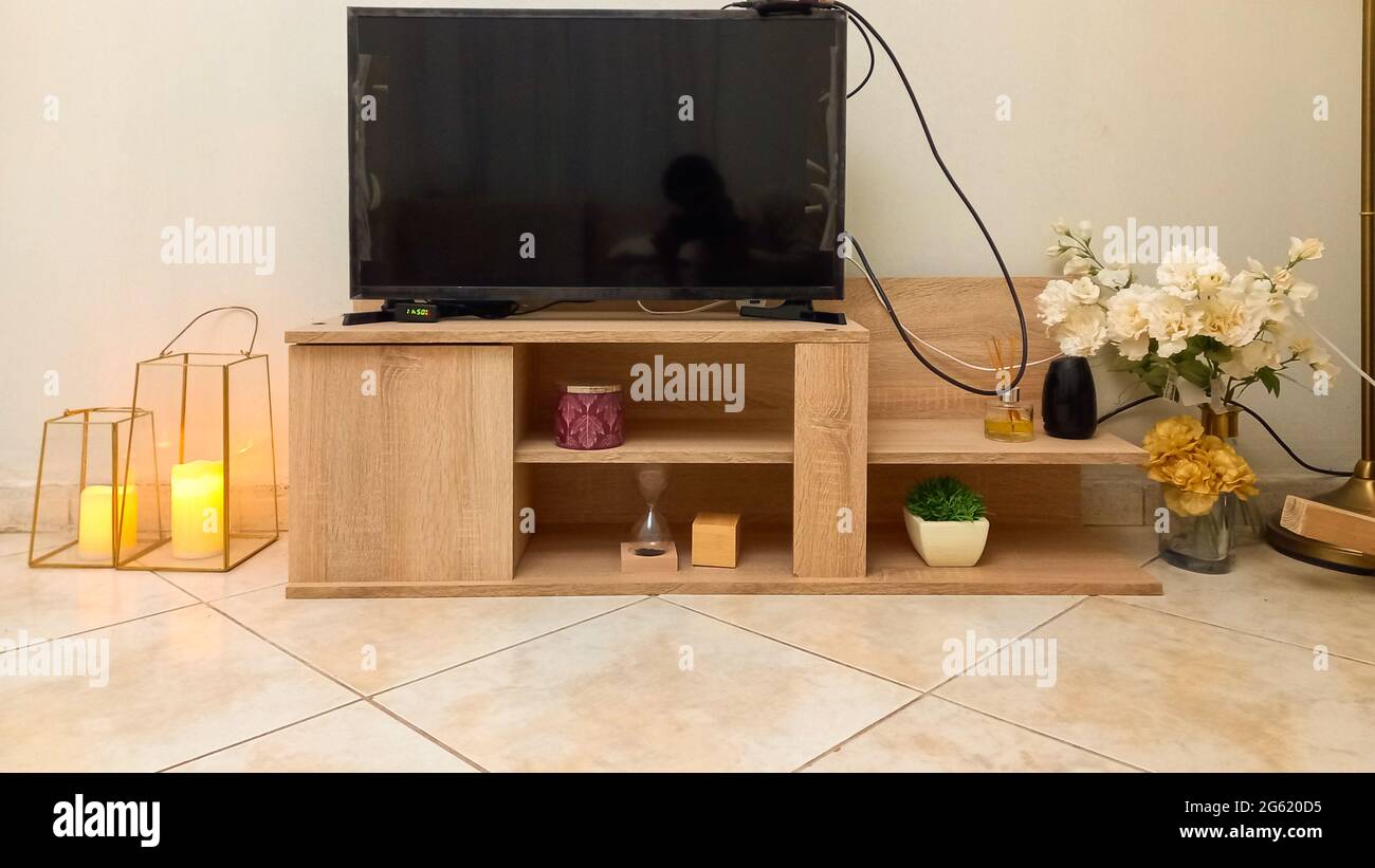 Wooden tv  Fotos und  Bildmaterial in hoher Auflösung – Alamy