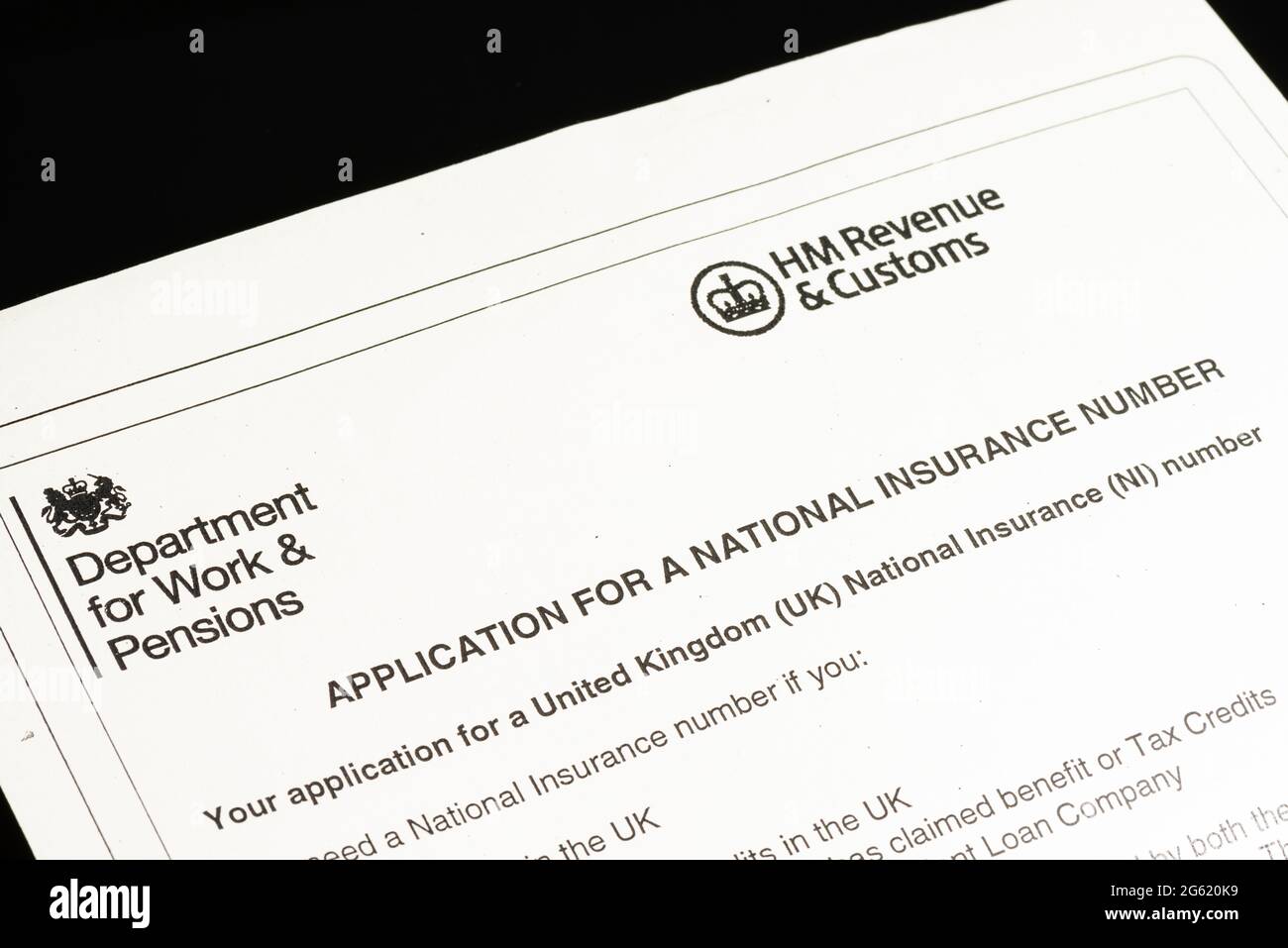 Antrag auf Vorlage eines Formulars für eine nationale Versicherungsnummer durch das Ministerium für Arbeit und Pensionen in Großbritannien, ausgestellt im Jahr 2014 Stockfoto