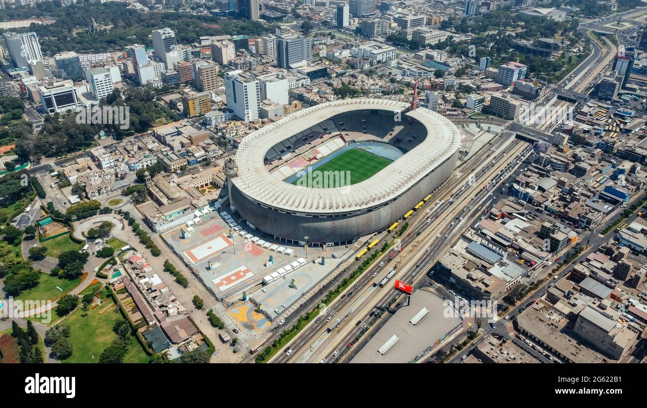 Luftaufnahme des Estadio Nacional in der Hauptstadt von Lima - Peru. Stockfoto