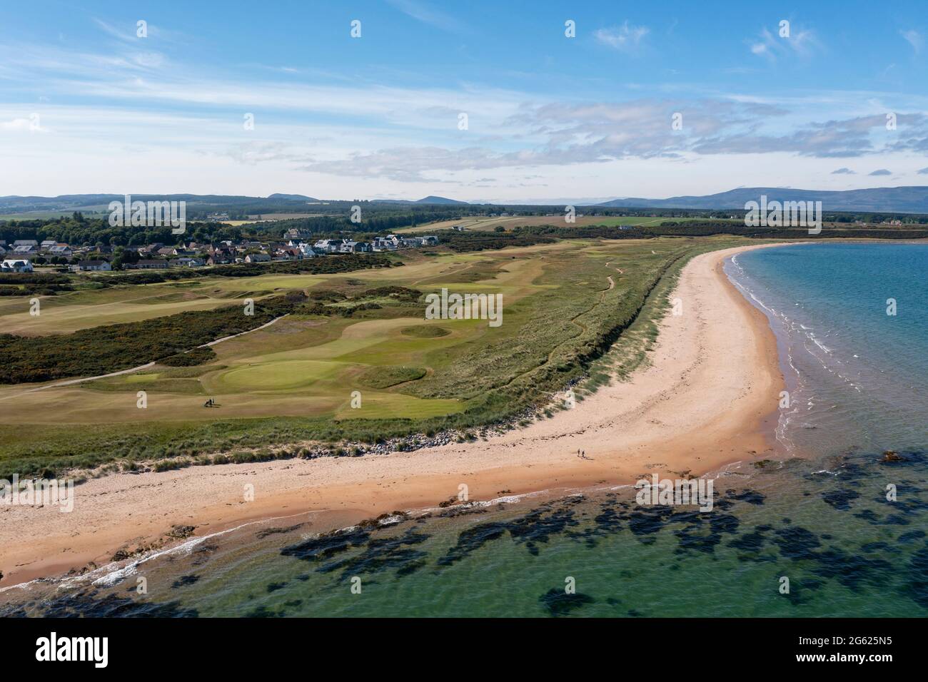 Luftaufnahme von Royal Dornoch Golf Links und Dornoch Beach, Sutherland, Dornoch, Schottland. Stockfoto