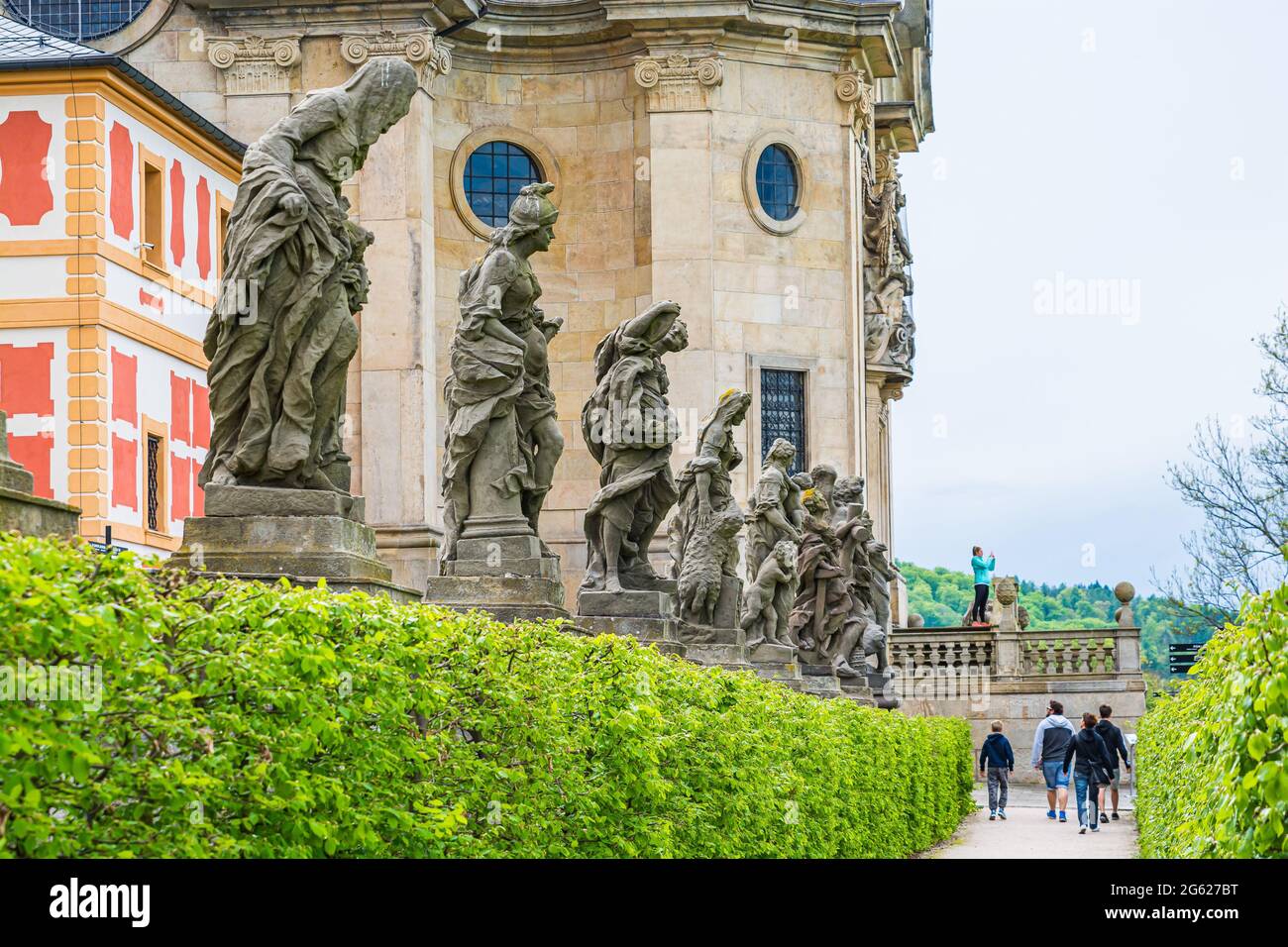 Kuks, Tschechische republik - 15. Mai 2021. Barocke Skulpturen der Tugenden Stockfoto