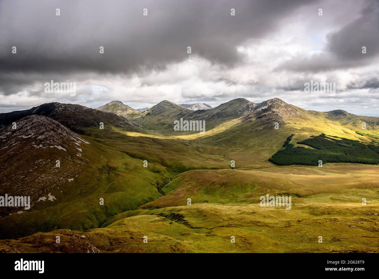 Berge des Connemara Nationalparks in Irland Stockfoto