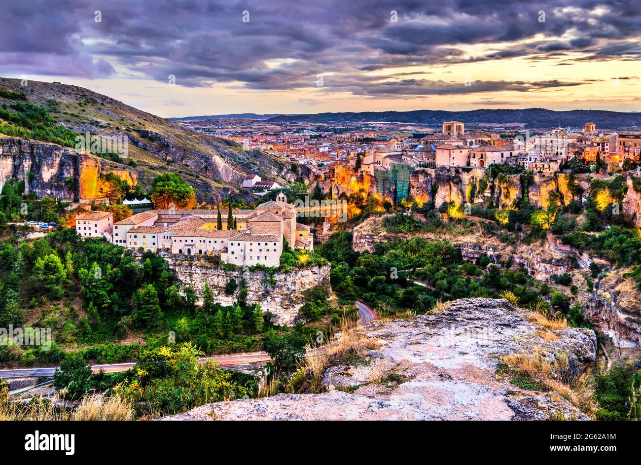 Stadtbild von Cuenca bei Sonnenuntergang in Spanien Stockfoto