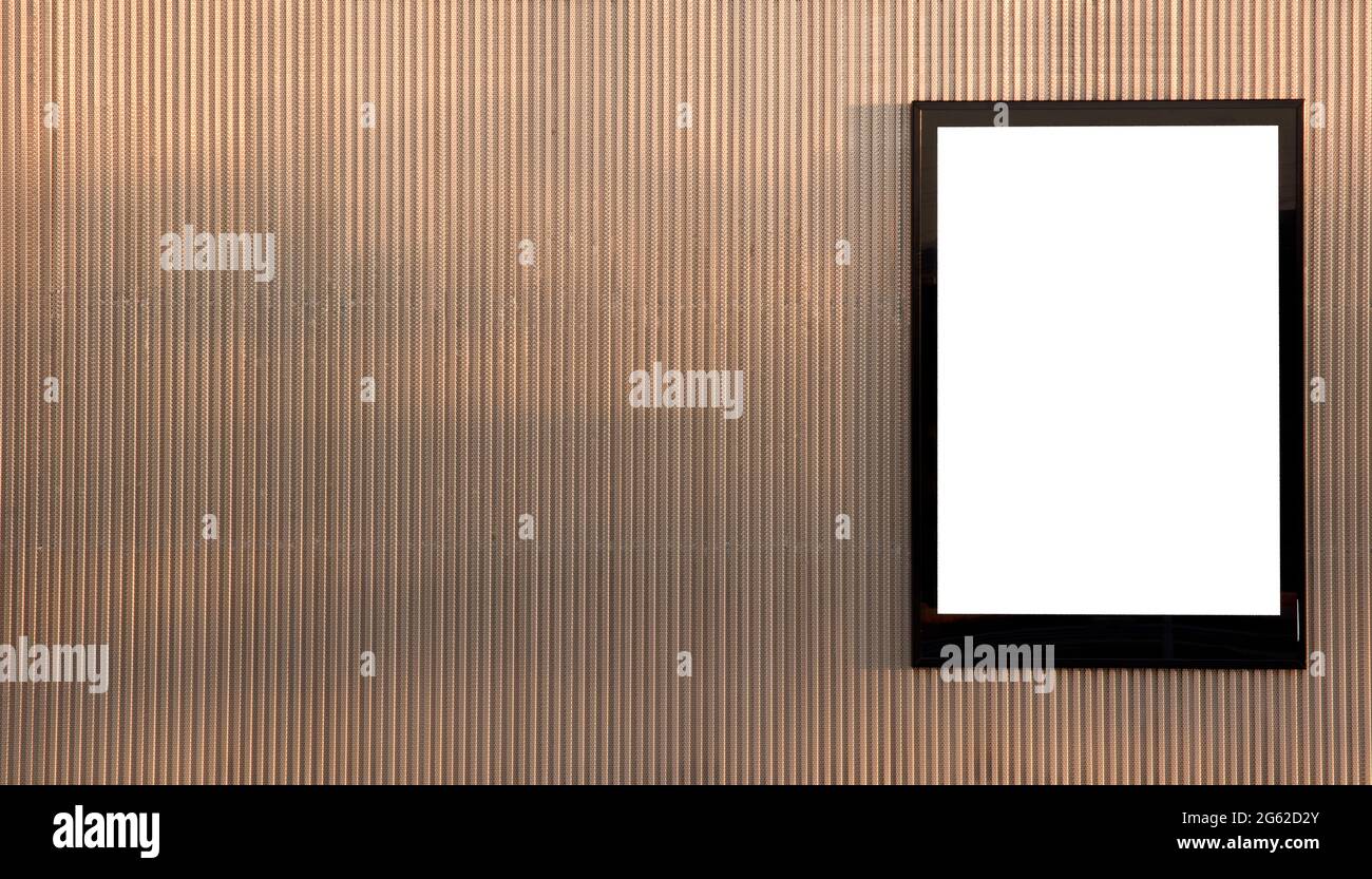 Weiße Plakatwand mit goldfarbenem metallischem Hintergrund Stockfoto