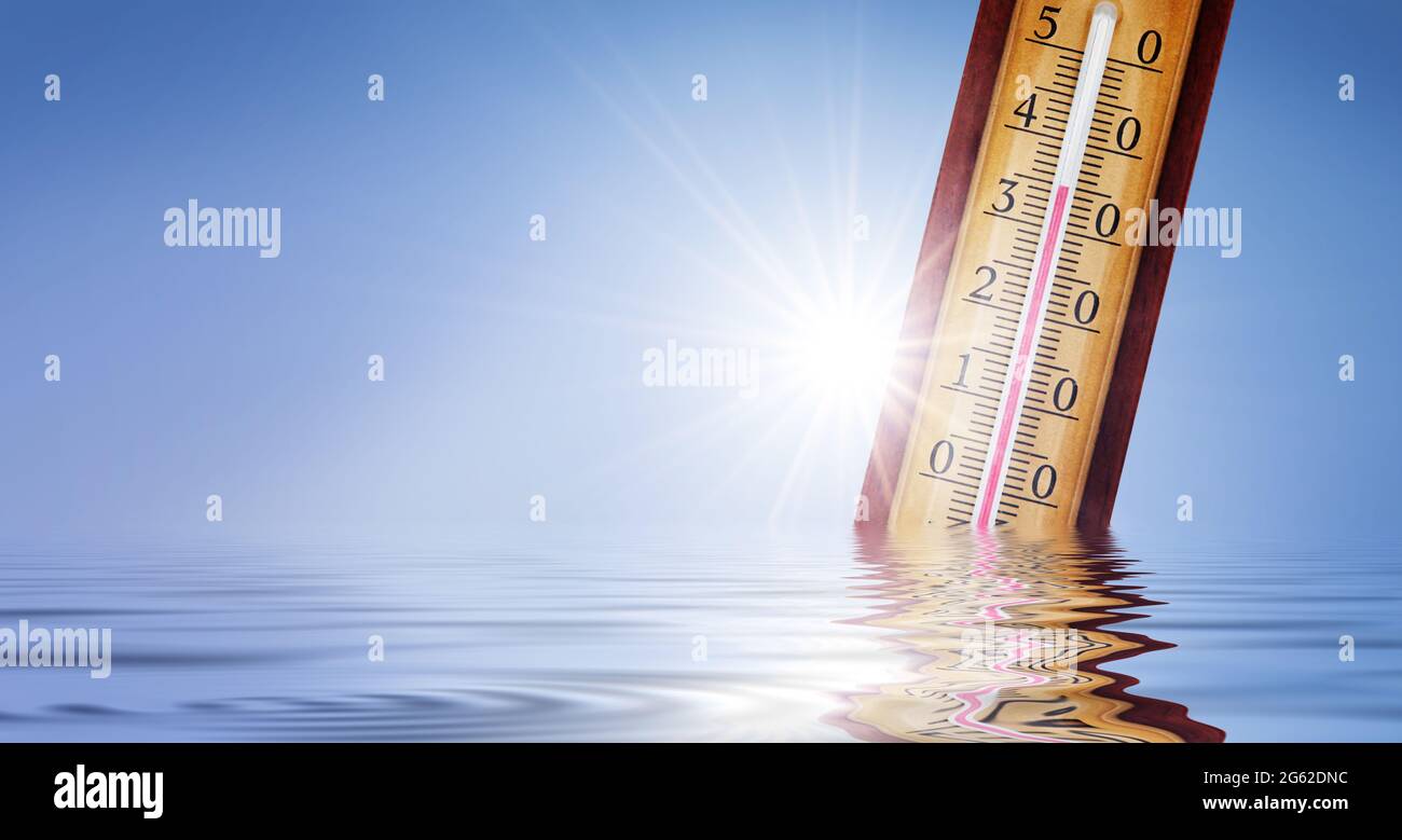 Quecksilberthermometer. Konzept für die Sommerhitze oder die globale Erwärmung des Klimawandels. Stockfoto