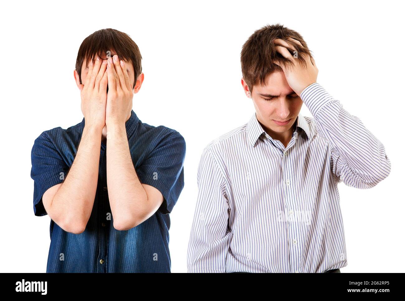 Zwei traurige Männer schließen die Gesichter auf dem weißen Hintergrund Stockfoto