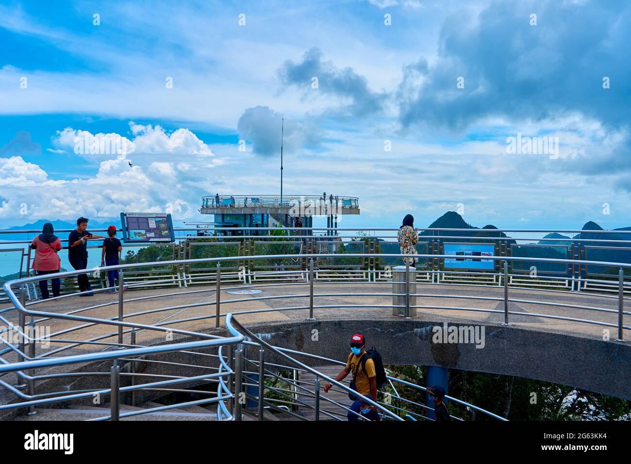 Aussichtsplattform am höchsten Punkt der Insel Langkawi. Panorama der Insel. Stockfoto