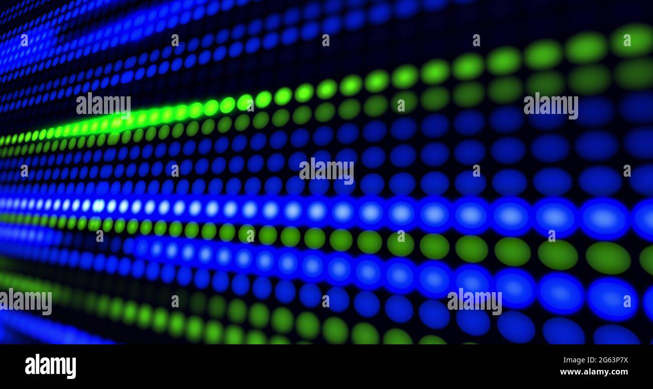 Reihen von grünen und blauen LED-Leuchtdioden leuchten und verdunkeln auf schwarzem Hintergrund Stockfoto