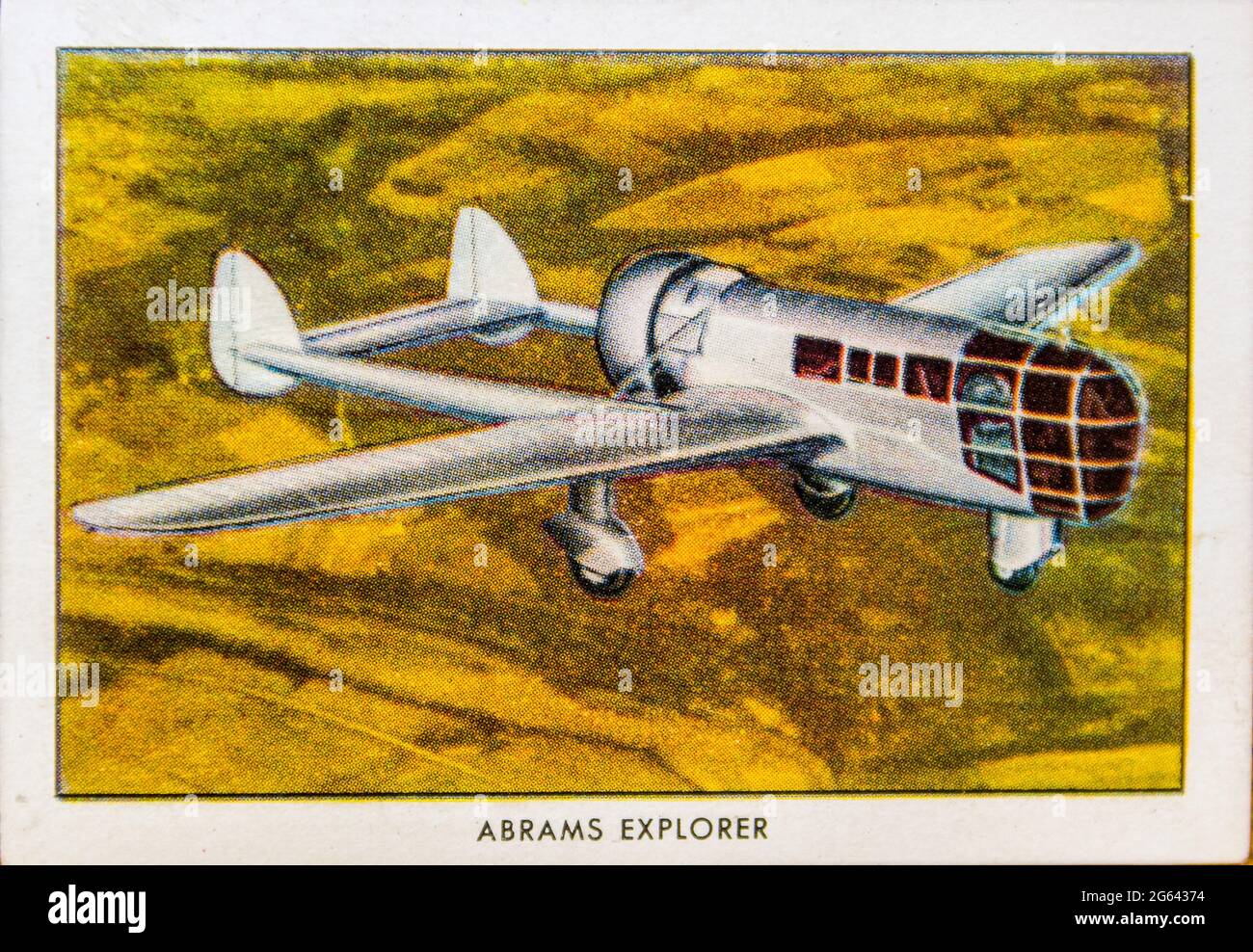 Ein Abrams-Explorer-Flugzeug auf einer Zigarettenkarte von Ramped Wings aus einem Set des Veteranen der US-Marine aus dem 2. Weltkrieg, der um den Globus gereist ist. Stockfoto