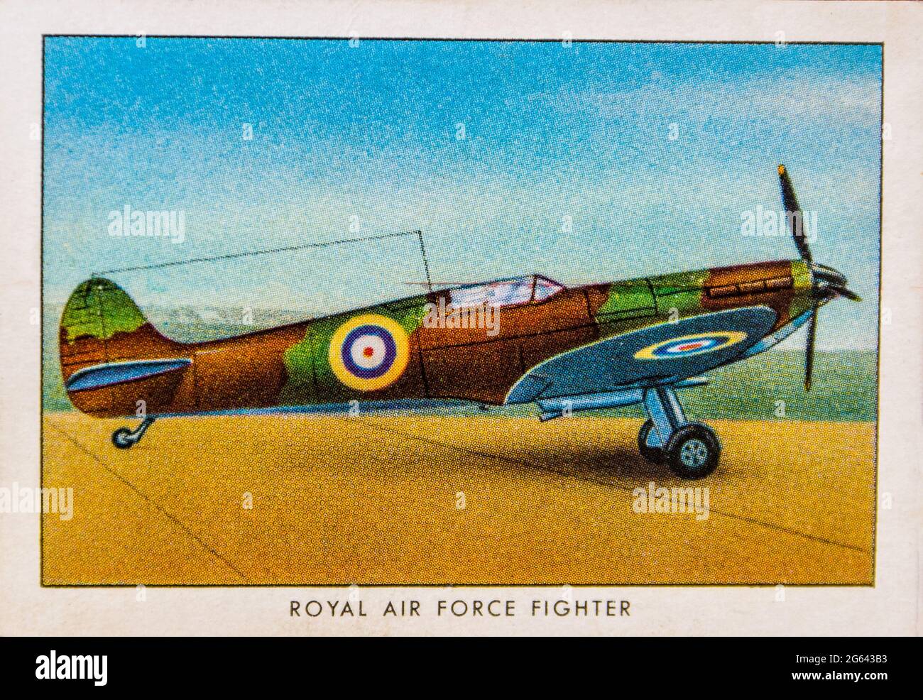 Ein Vickers-Armstrong Supermarine Spitfire auf einer Wings-Zigarettenkarte aus einem Set des Veteranen der US Navy, der um die Welt gereist ist. Stockfoto