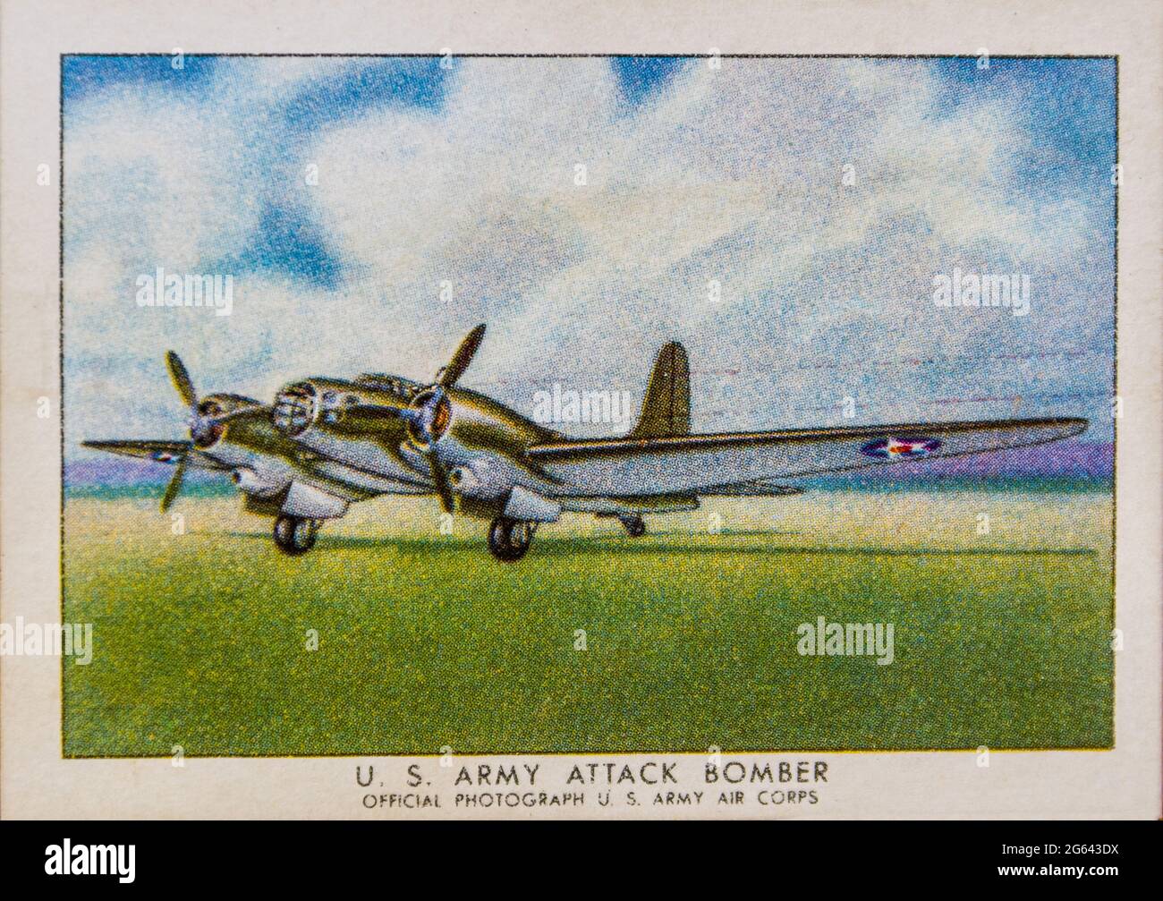 Ein Douglas B-23 Bomber auf einer Wings Zigarettenkarte aus einem Set des Veteranen der US Navy, der um den Globus gereist ist. Stockfoto