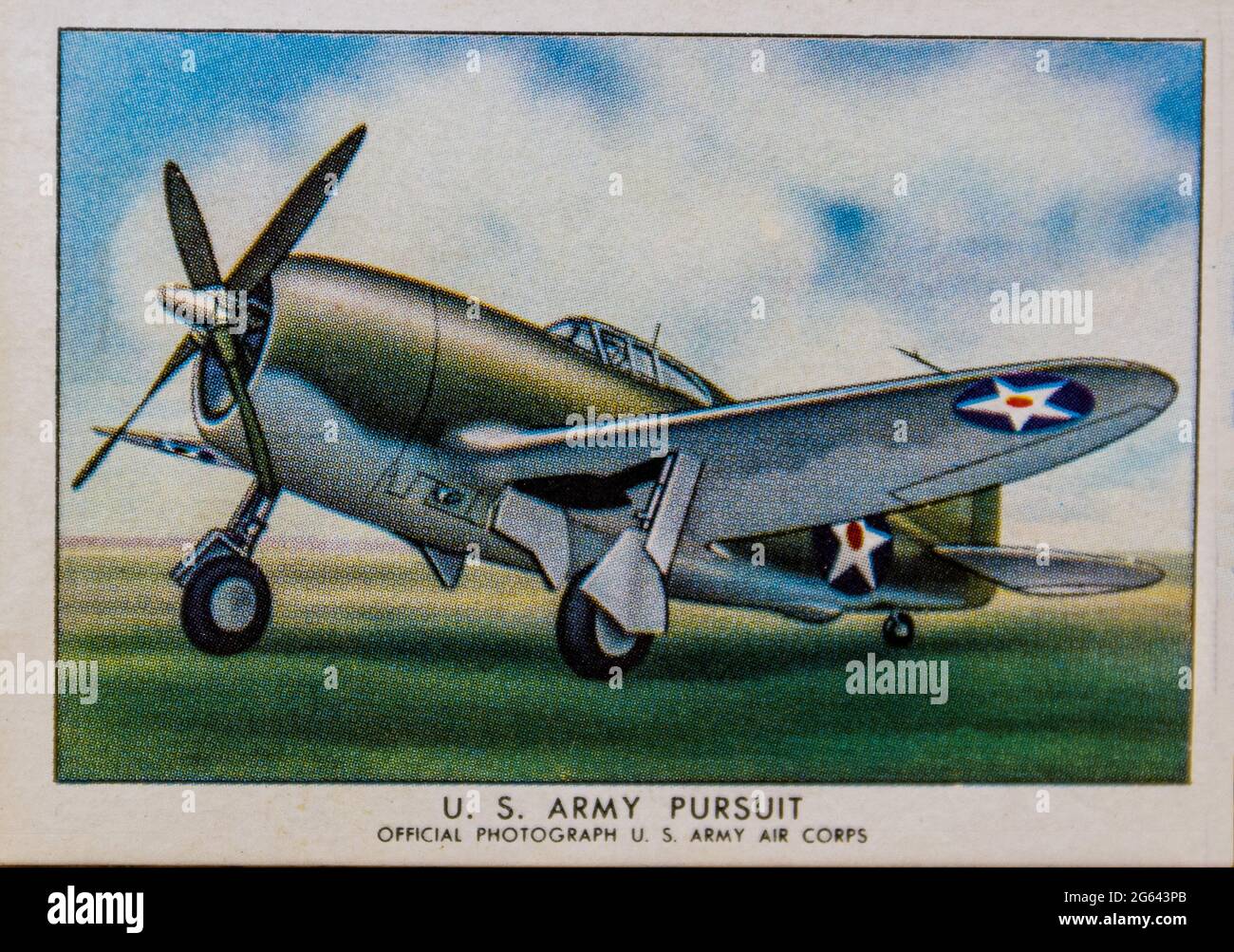 Eine Republic P-47 Airplane battered Wings Zigarettenkarte aus einem Set von US Navy Veteran, der um den Globus gereist ist. Stockfoto