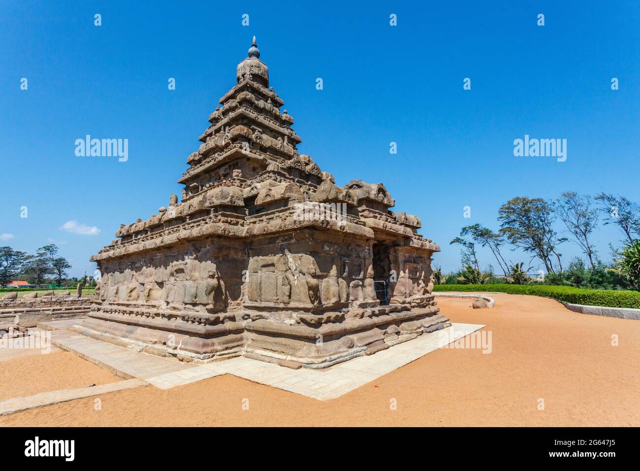 Außenansicht des Shore Temple Complex (Pallava-Dynastie) in Mamallapuram, Tamil Nadu, Südindien, Asien Stockfoto