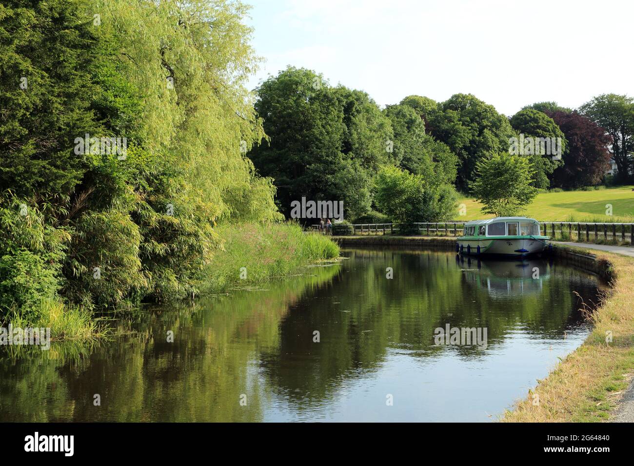 Blick auf den Kanal vom Kanal-Fußweg in der Aldcliffe Road, Lancaster, Lancashire, England, Großbritannien Stockfoto