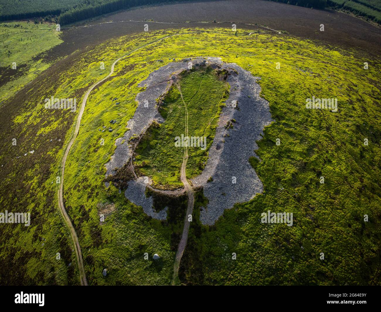 Die Überreste des alten Pictish Hill Fort Tap O Noth in der Nähe von Rhynie, Aberdeenshire, Schottland. Berühmt für seine verglasten Steinmauern Stockfoto