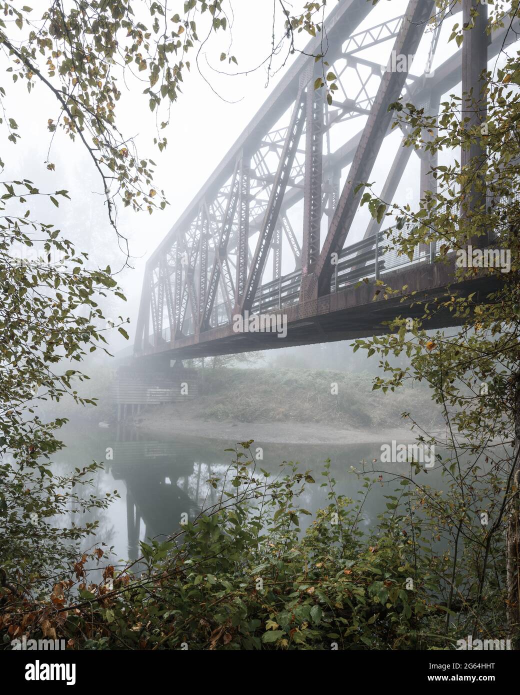 Snoqualmie, WA, USA - 29. September 2020; Struktur über dem Snoqualmie River, wo sich in der TV-Serie Twin Peaks die Figur Ronette Pulaski kreuzte Stockfoto