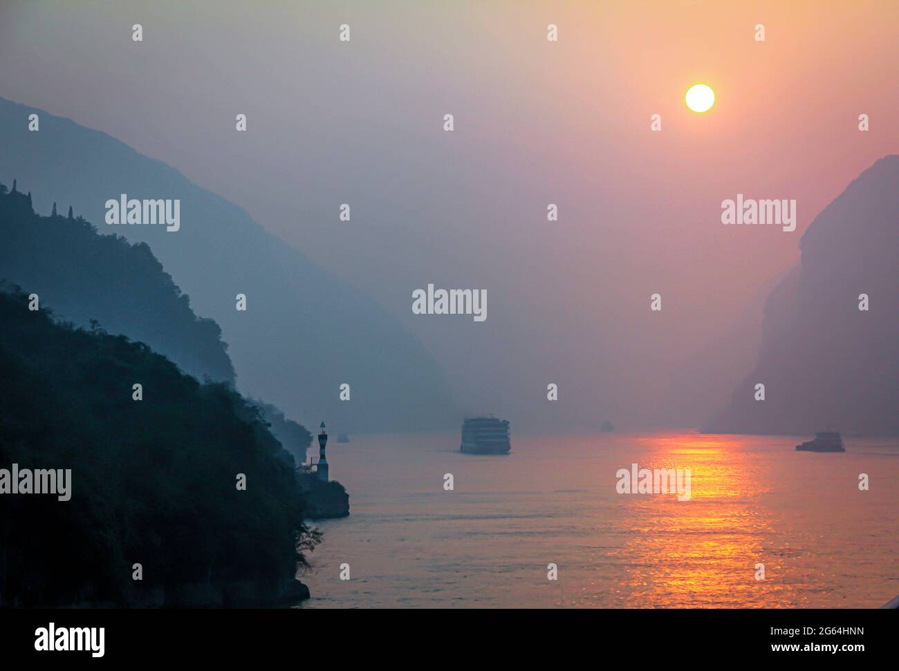 Jangtze-Schlucht Am Frühen Morgen Stockfoto