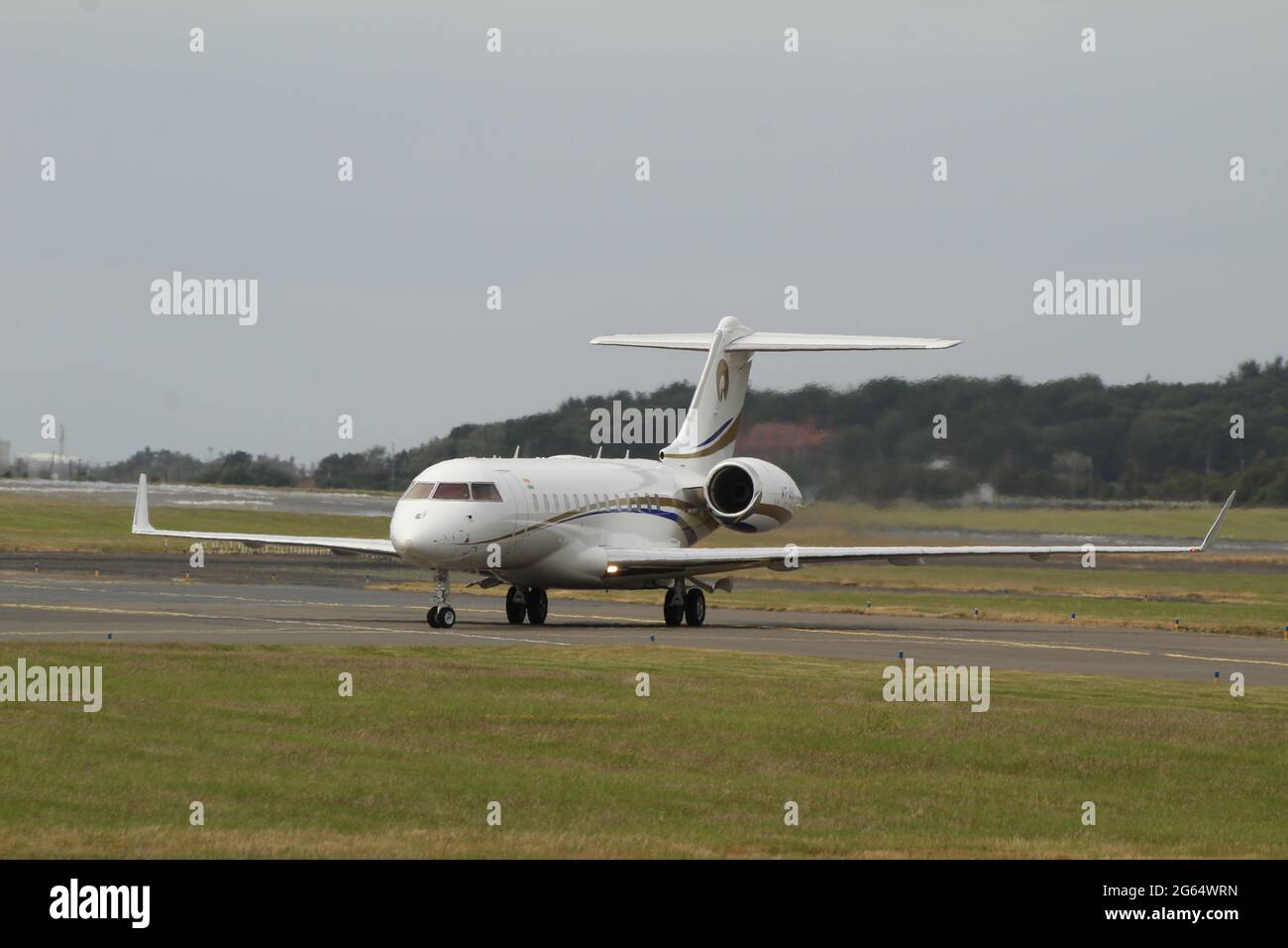 VT-AHI, ein Bombardier BD-700-1A10 Global 6000 in Privatbesitz, am Prestwick International Airport in Ayrshire, Schottland. Stockfoto