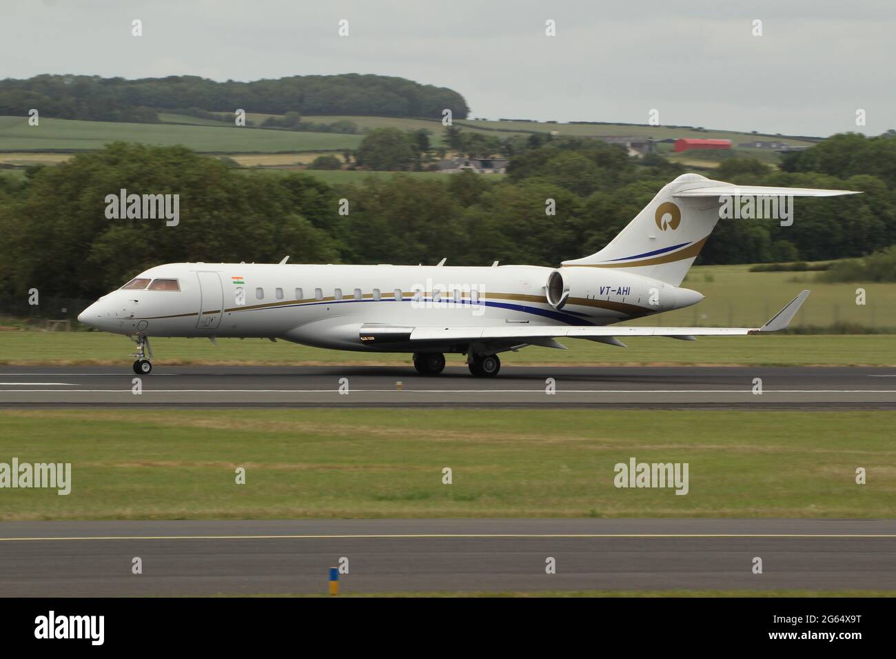 VT-AHI, ein Bombardier BD-700-1A10 Global 6000 in Privatbesitz, am Prestwick International Airport in Ayrshire, Schottland. Stockfoto