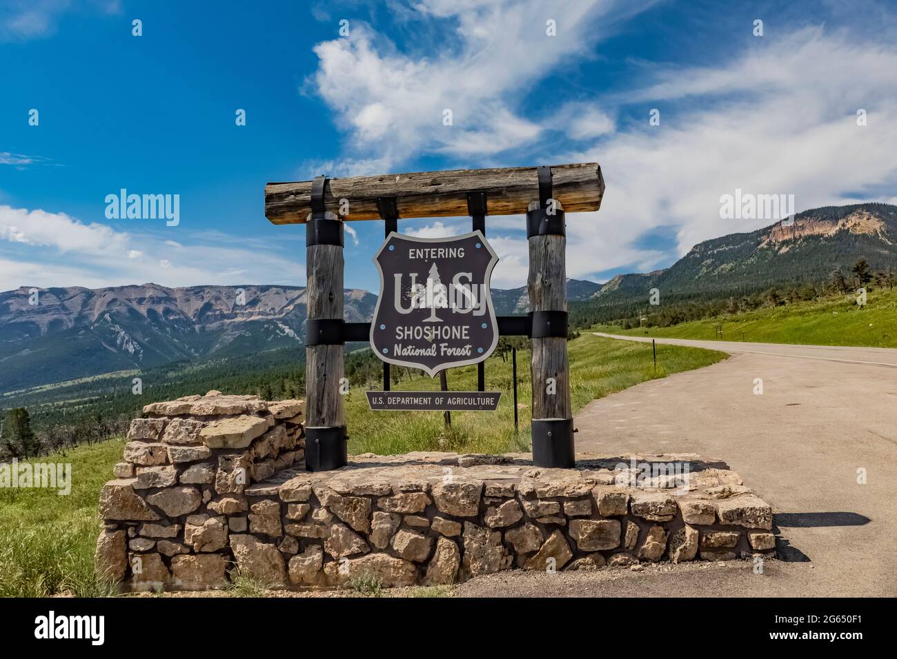 Grenzschild für Shoshone National Forest entlang der Chief Josepth Scenic Byway, Shoshone National Forest, Wyoming, USA Stockfoto