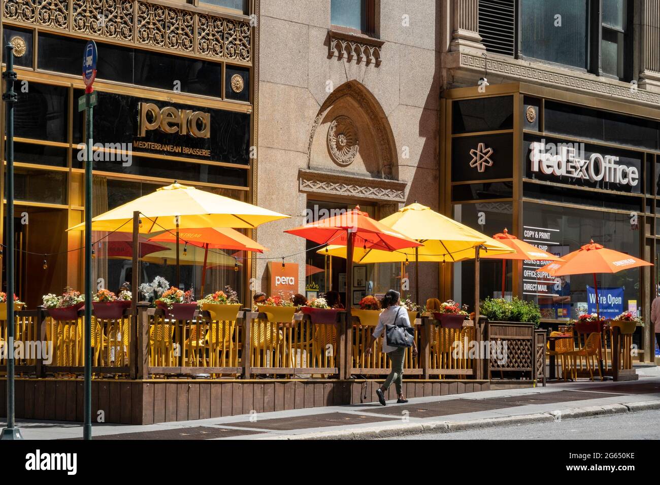 Speisen im Freien , Pera Restaurant , 305 Madison Avenue, NYC, USA Stockfoto
