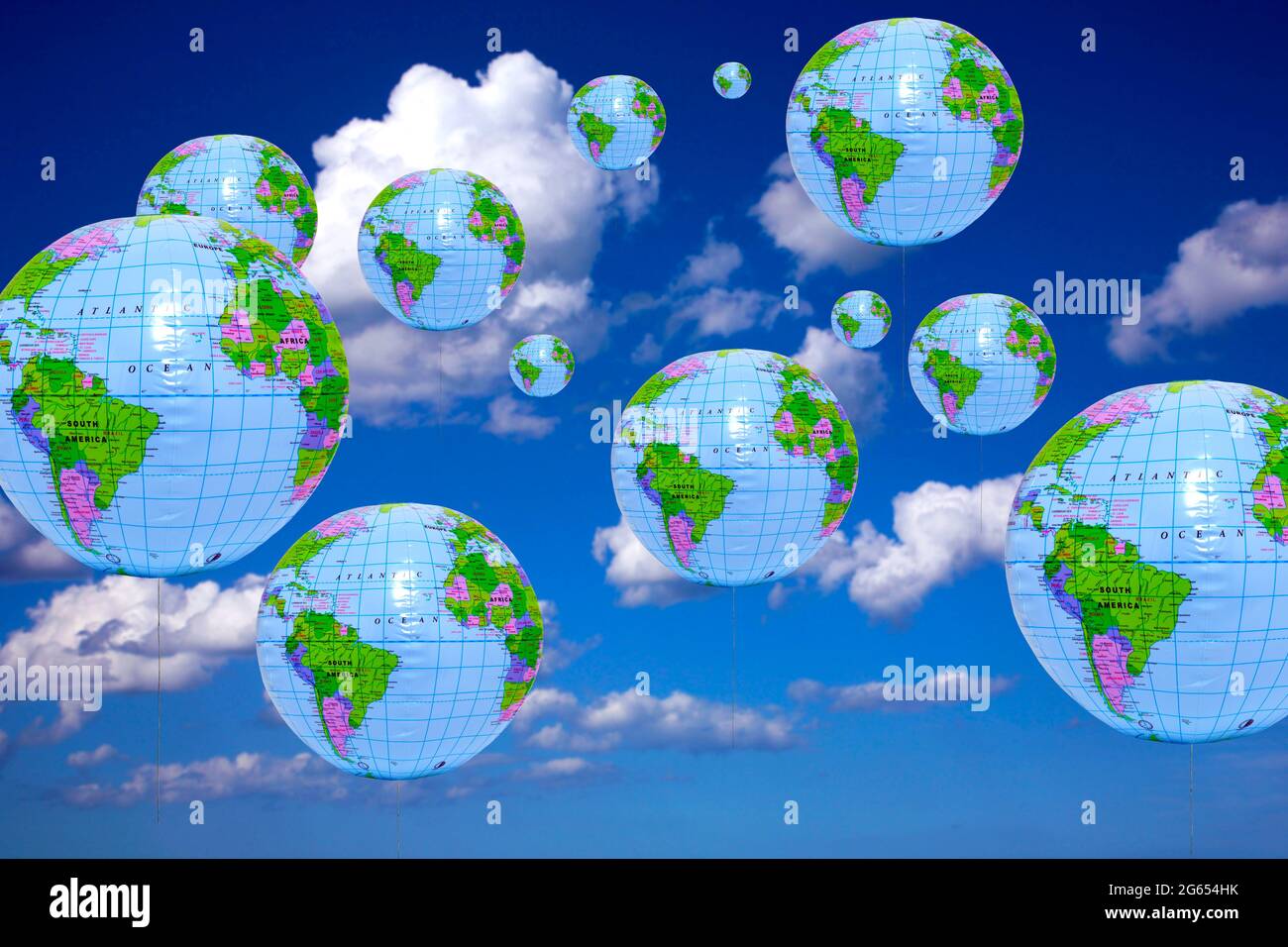 Schwebende Erdballons, konzeptuelles Bild Stockfoto