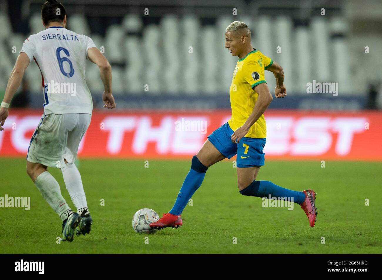 2. Juli 2021; Nilton Santos Stadium, Rio de Janeiro, Brasilien; Copa America, Brasilien gegen Chile; Richarlison von Brasilien Stockfoto