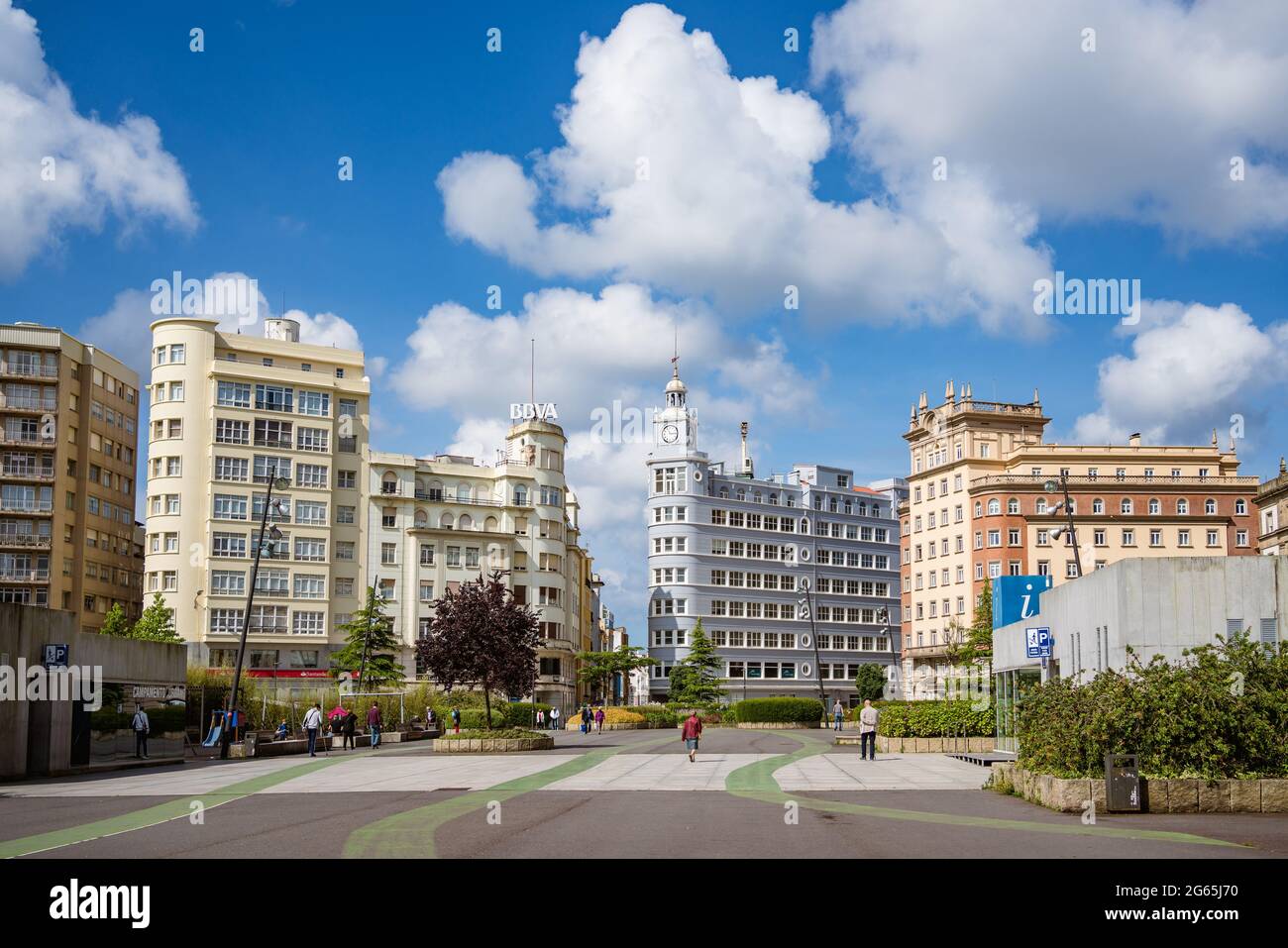 Ferrol, Galicien, Spanien. 23. Juni 2021. Panoramablick auf die Plaza de España (Platz Spaniens) Stockfoto