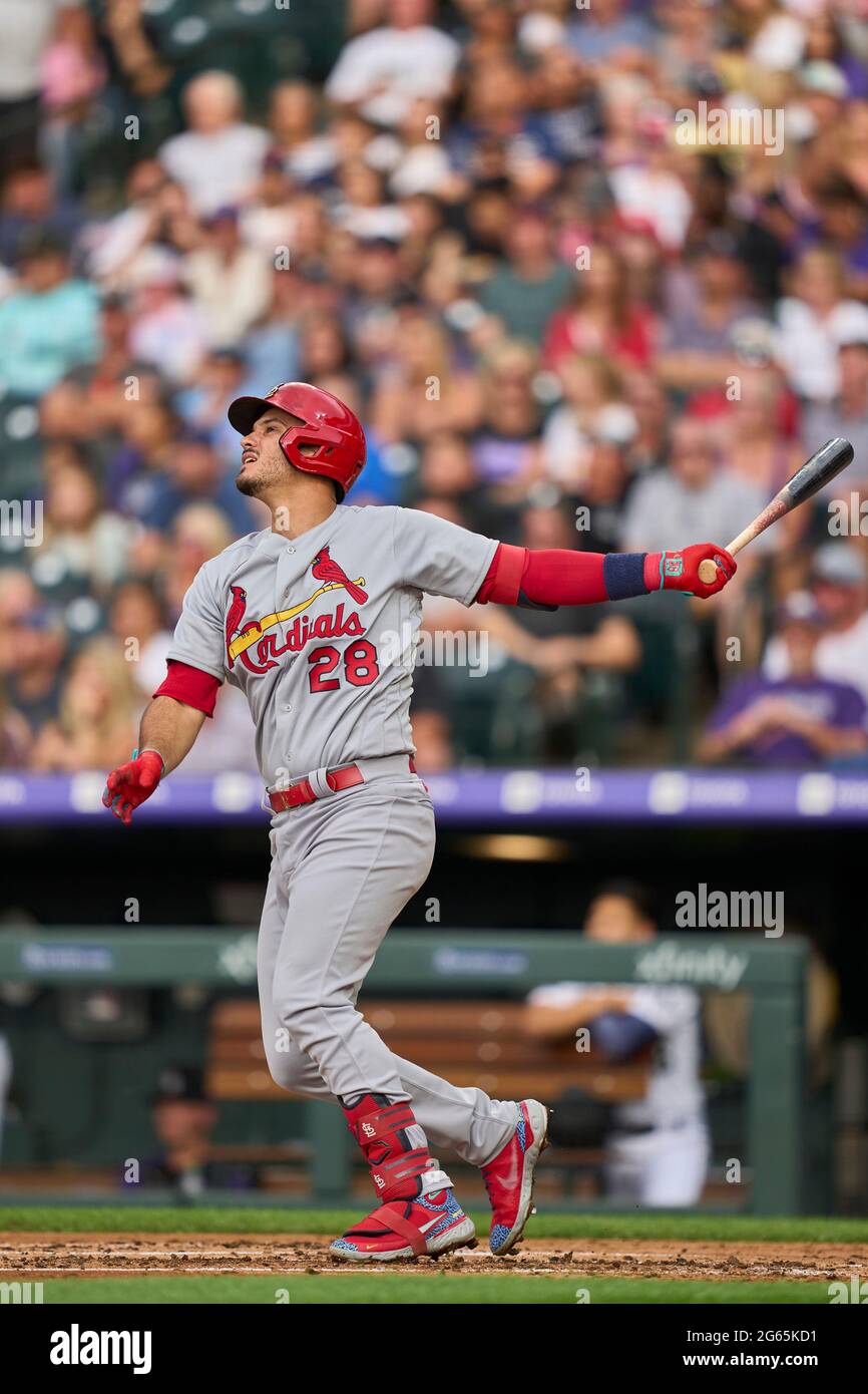 Juli 2. 2021: Saint Louis Dritter Baseman Nolan Arenado (28) schwingt die Fledermaus während des MLB-Spiels zwischen den Saint Louis Cardinals und den Colorado Rockies, das im Coors Field in Denver Co. David Seelig/Cal Sport Medi stattfand Stockfoto