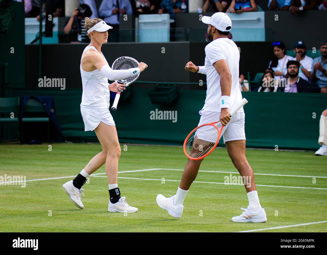 Divij Sharan aus Indien und Samantha Murray Sharan aus Großbritannien spielen Mixed Doubles bei den Championships Wimbledon 2021, Grand Slam Tennisturnier am 2. Juli 2021 im All England Lawn Tennis and Croquet Club in London, England - Foto Rob Prange / Spanien DPPI / DPPI Stockfoto