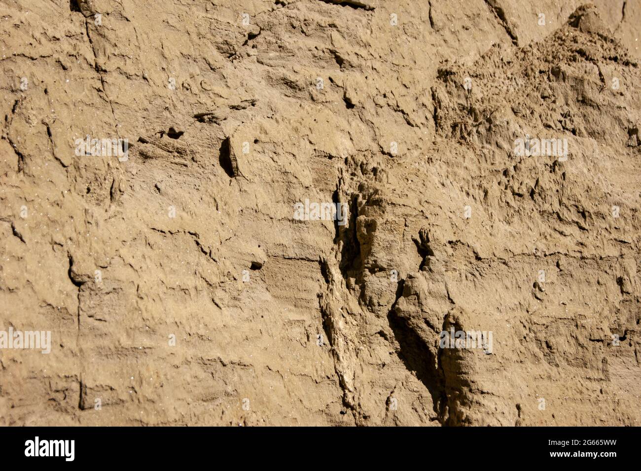 Die Textur des Sandes. Sandsteinbruch. Malerische Textur von Sandsteinen. Stockfoto