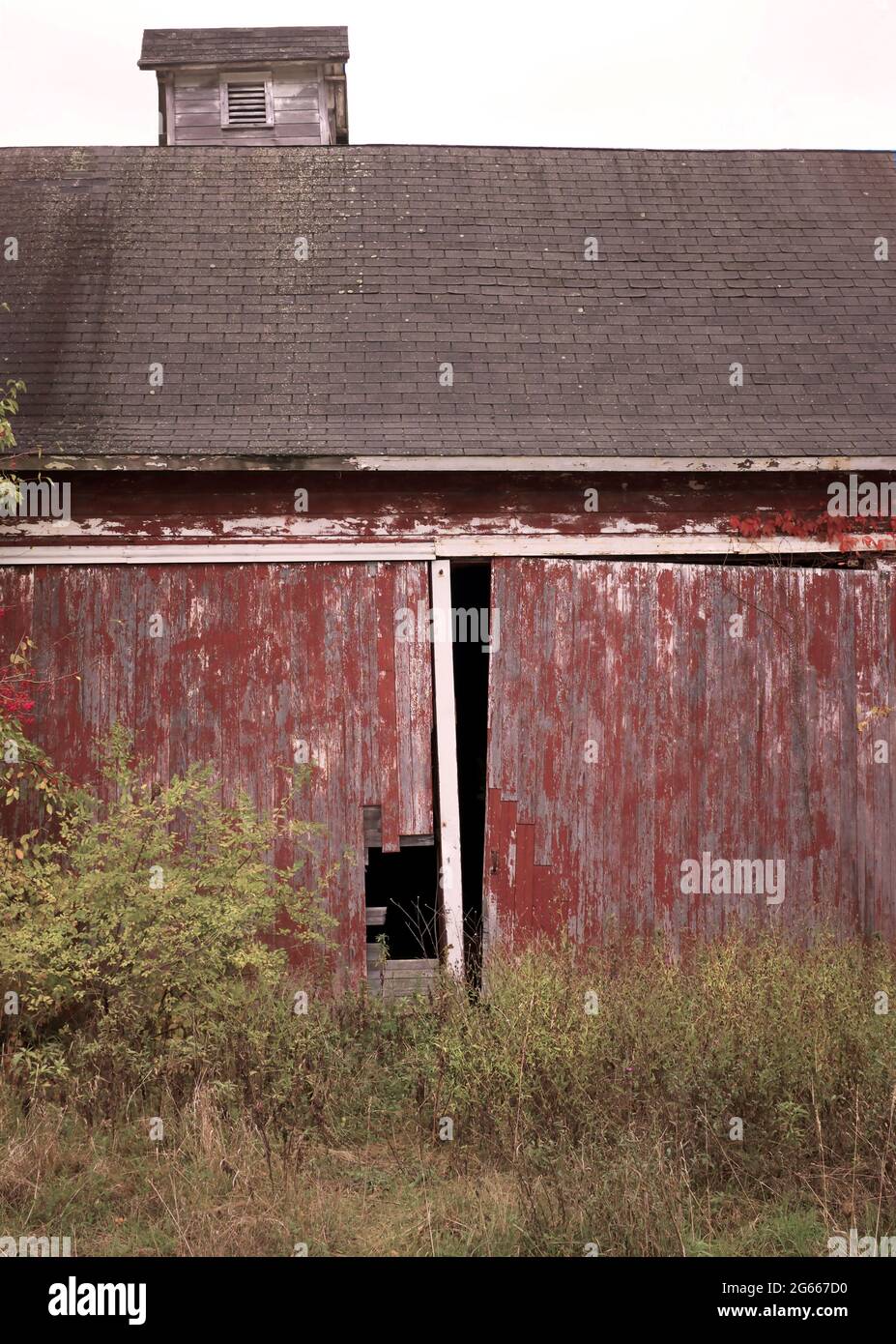 Verlassene Scheune mit kleiner Kuppel, Hudson Valley, New York. Stockfoto