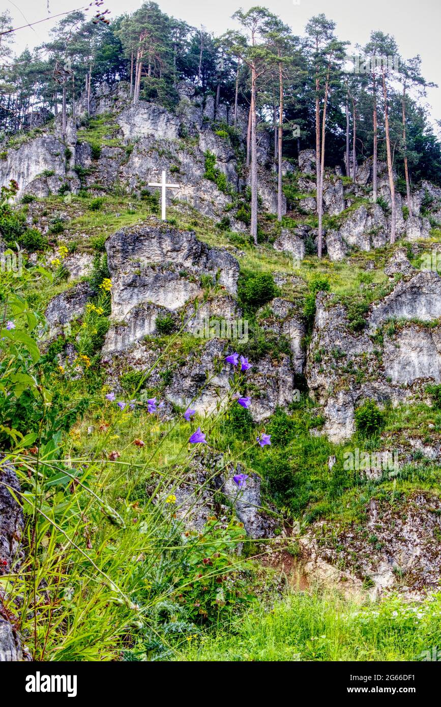 Szenische O arock Formation mit einem beleuchteten Kreuz Stockfoto