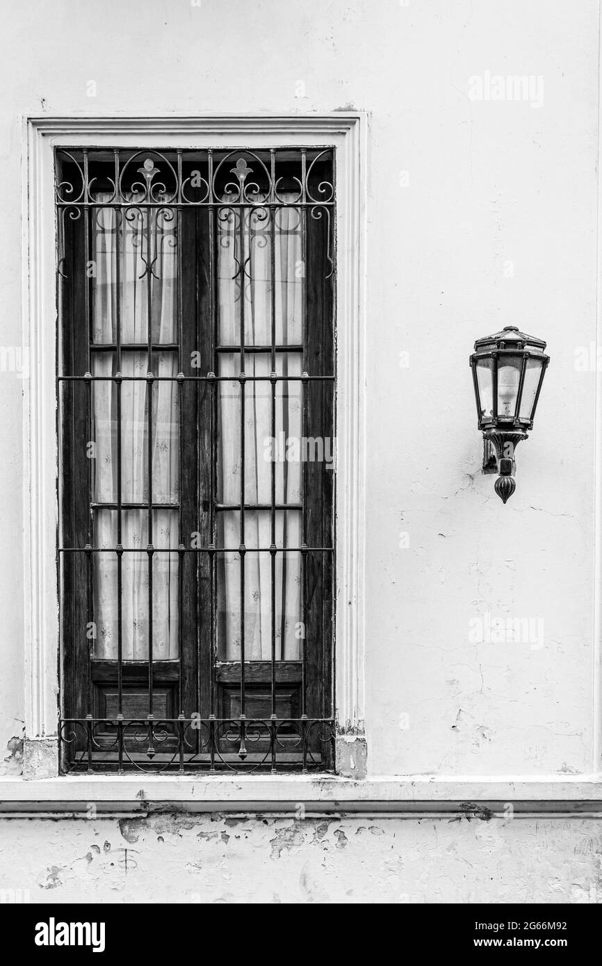 Alte Fenster in Buenos Aires, Argentinien Stockfoto