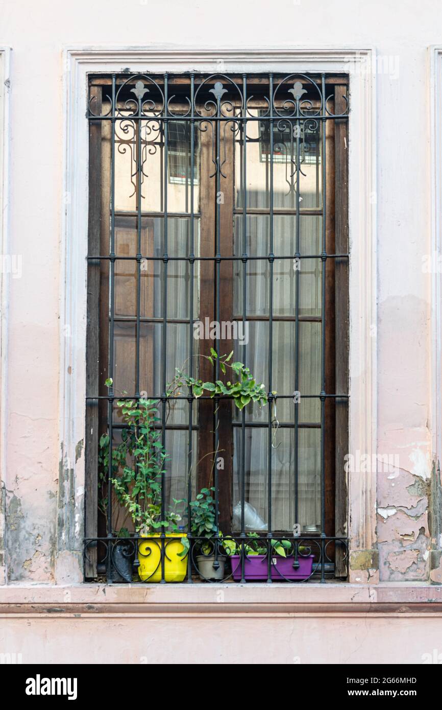 Alte Fenster in Buenos Aires, Argentinien Stockfoto