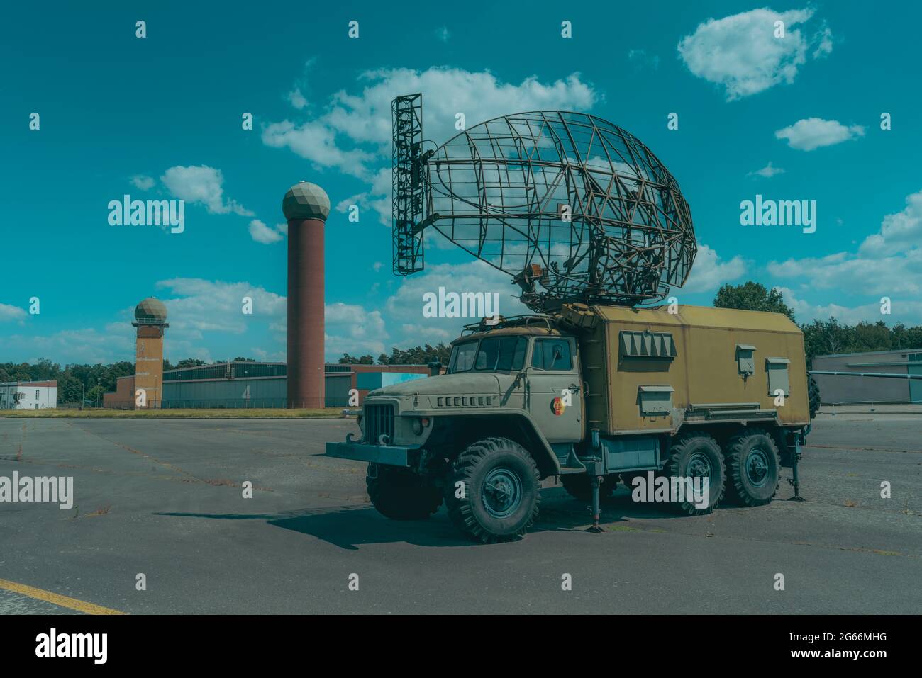 Militärisches mobiles Radar der ehemaligen DDR, Radar Truck, DDR, DDR Stockfoto
